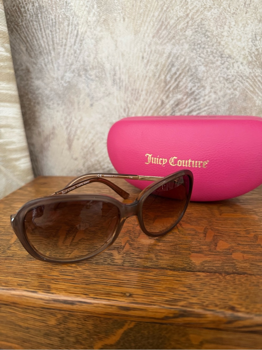 Juicy Couture Brown Sunglasses with Pink Juicy Couture Case